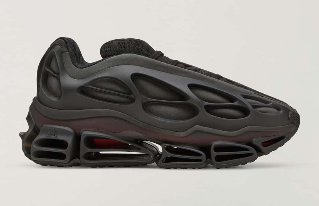 Willy Chavarria x adidas Mega Willy Low en negro, vista lateral
