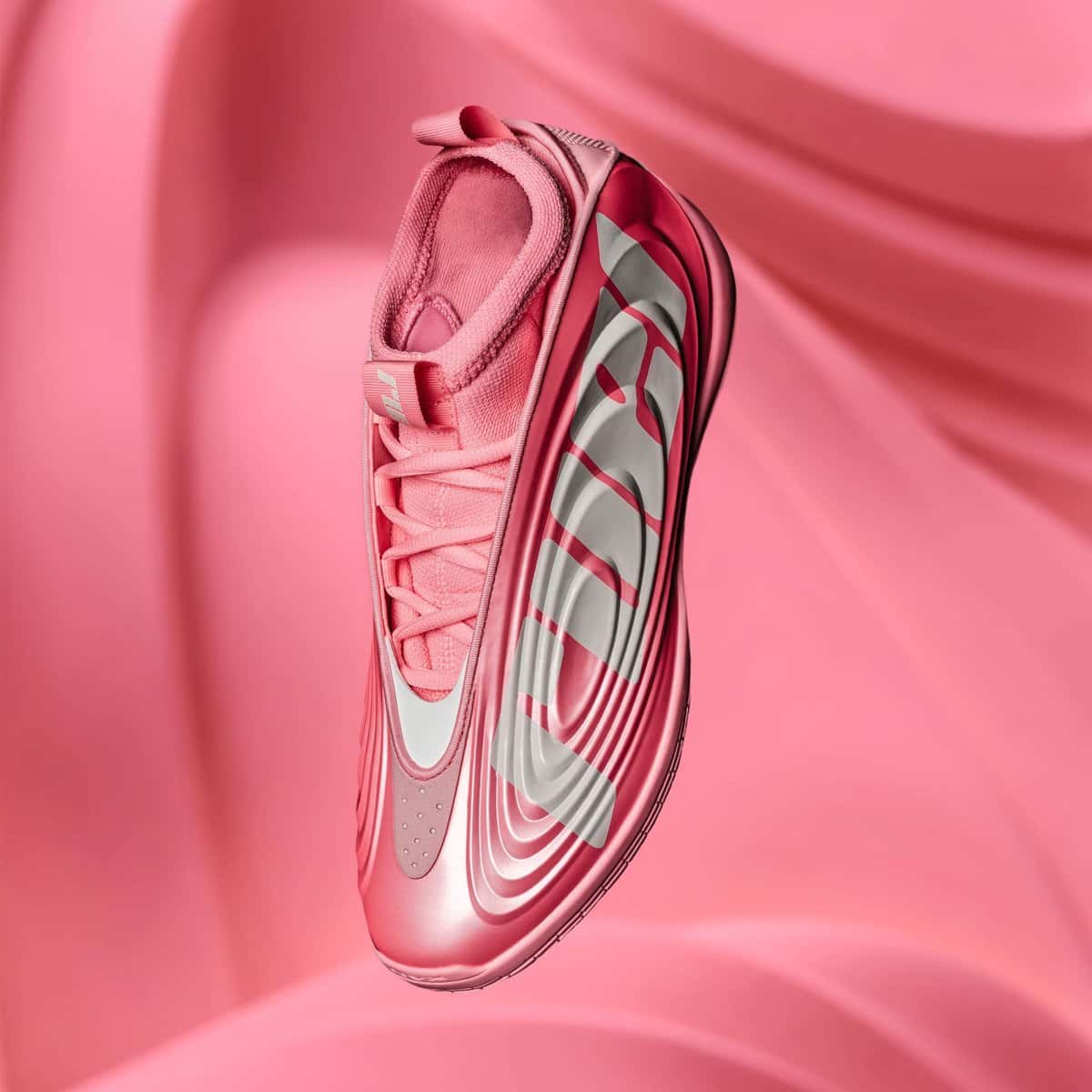 adidas Harden Vol. 10 RUEI rosa flotando sobre un fondo rosa ondulado, con la palabra RUEI en letras blancas grandes sobre el costado