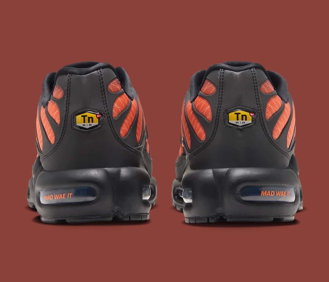Talones de la Nike Air Max Plus «Glasgow» con el logo TN amarillo y la frase Mad Wae It sobre las cámaras de aire