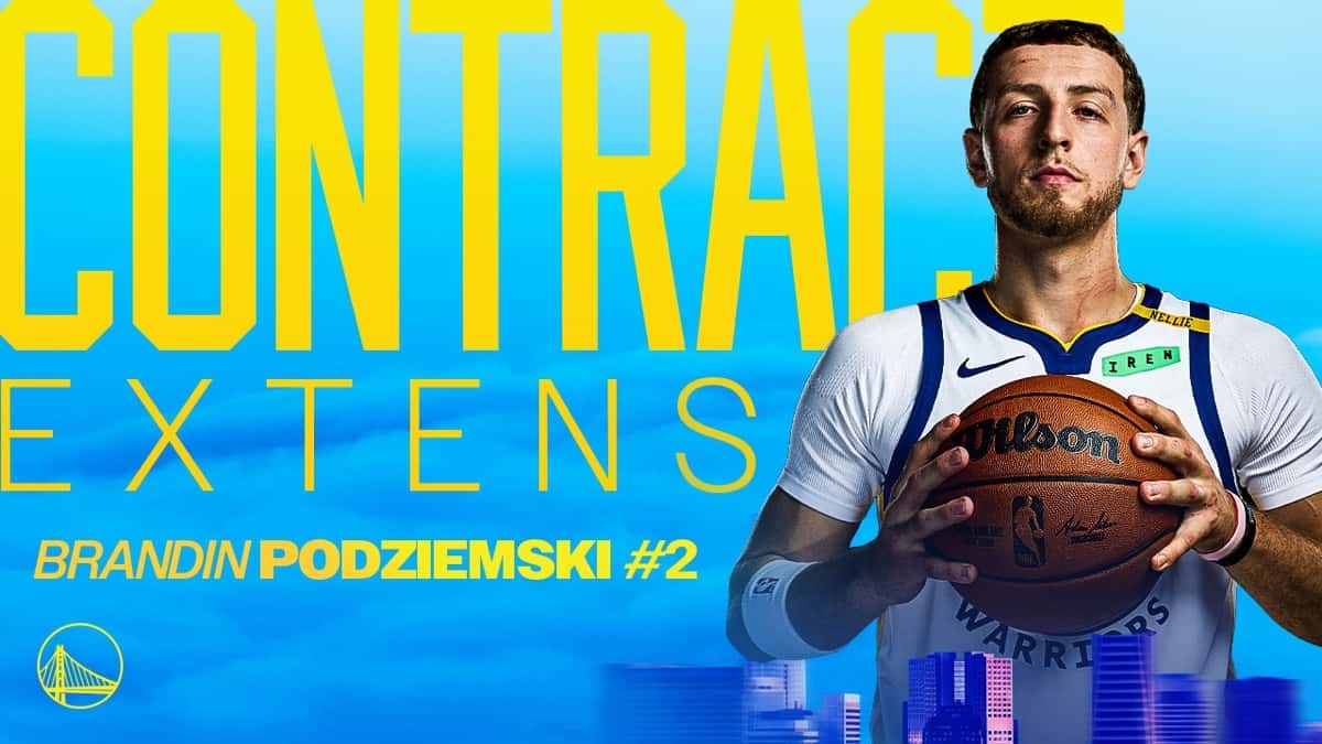 Placa oficial de los Golden State Warriors por la extensión de contrato de Brandin Podziemski, con el jugador de camiseta blanca número 2 sosteniendo una pelota