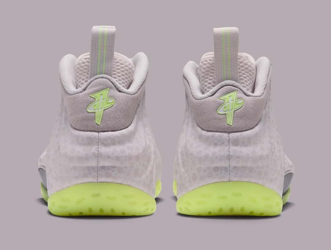 Talones del Nike Air Foamposite One Mummy con el logo 1 Cent de Penny Hardaway en Barely Volt