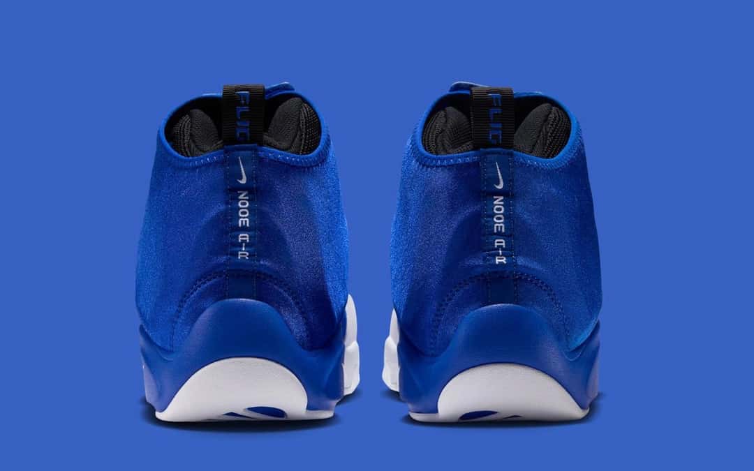 Talones de la Nike Air Zoom Flight The Glove Royal, con la leyenda The Glove y la entresuela azul