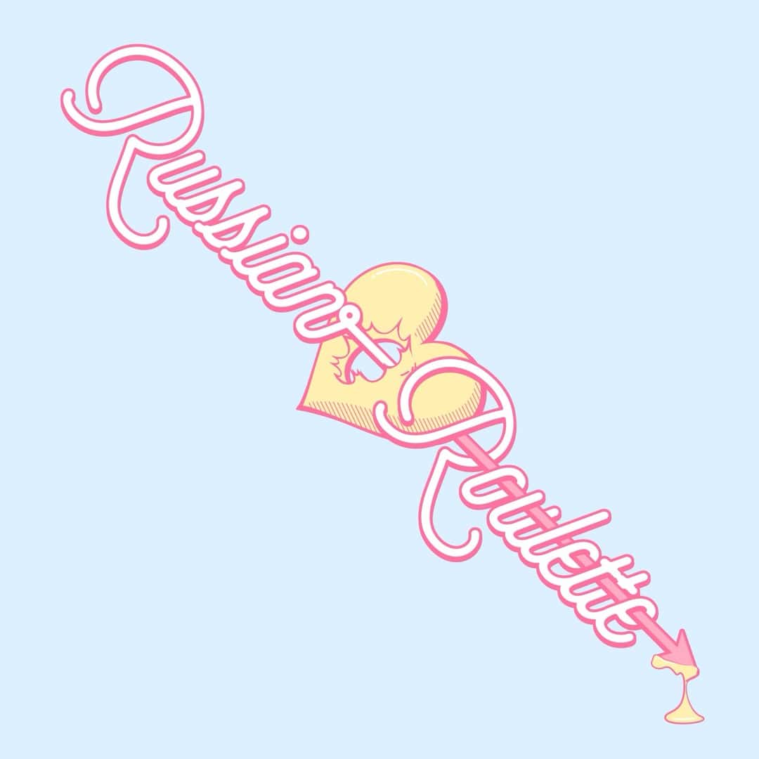 Portada de «Russian Roulette», el tercer mini disco de Red Velvet: el título en letras rosas con forma de cinta y un corazón amarillo sobre fondo celeste