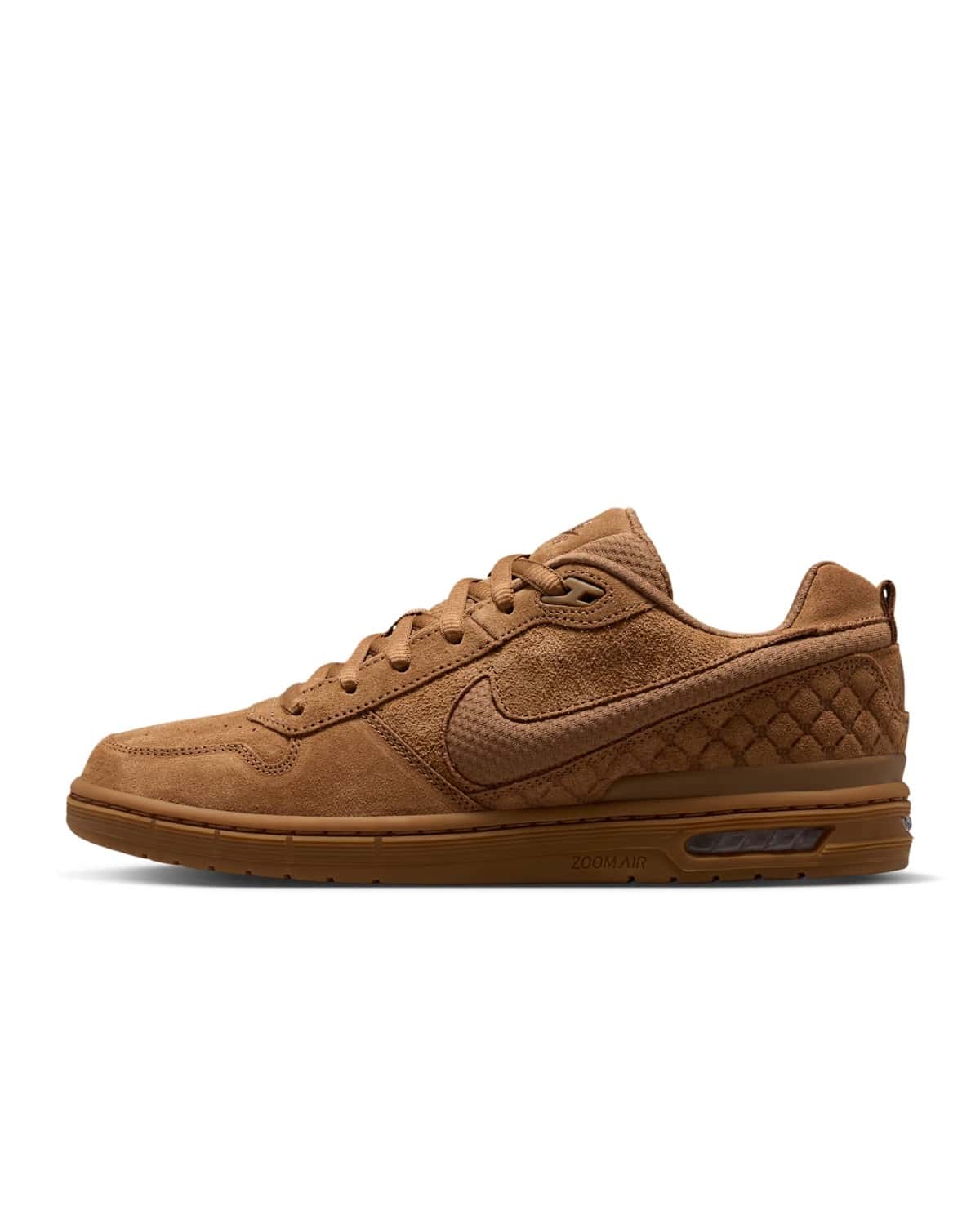 Nike SB P-Rod 1 Ale Brown de perfil lateral sobre fondo blanco, con upper de gamuza marrón claro, Swoosh tono sobre tono, talón capitoné y ventana de Zoom Air en la suela