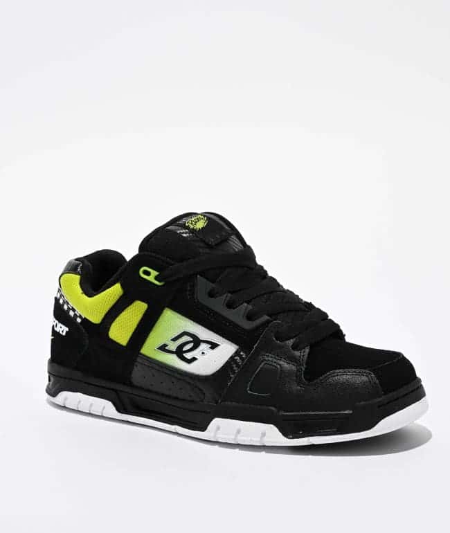 Zapatilla de skate DC Stag en negro con paneles verde lima, logo DC sobre un degradado verde y blanco y suela blanca