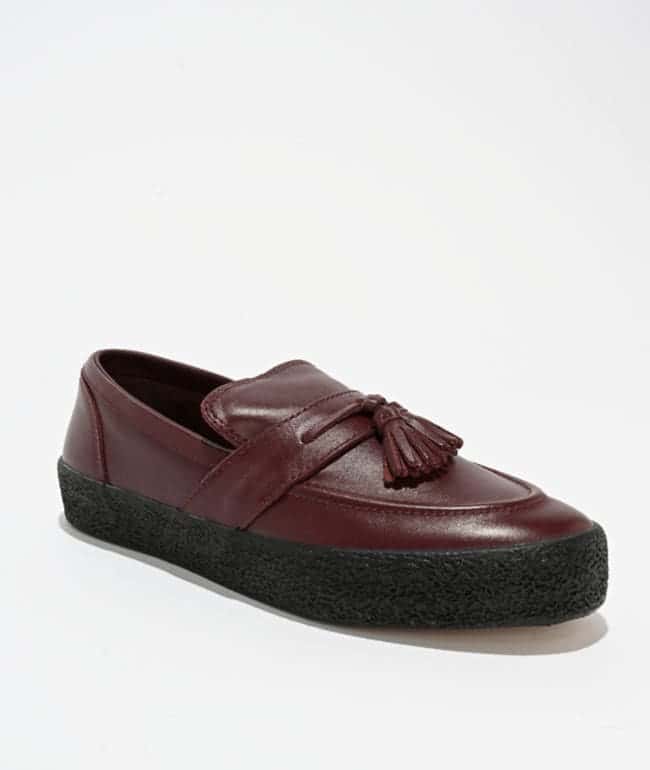 Mocasín de skate Last Resort AB VM005 de piel color vino con borla y suela negra texturizada