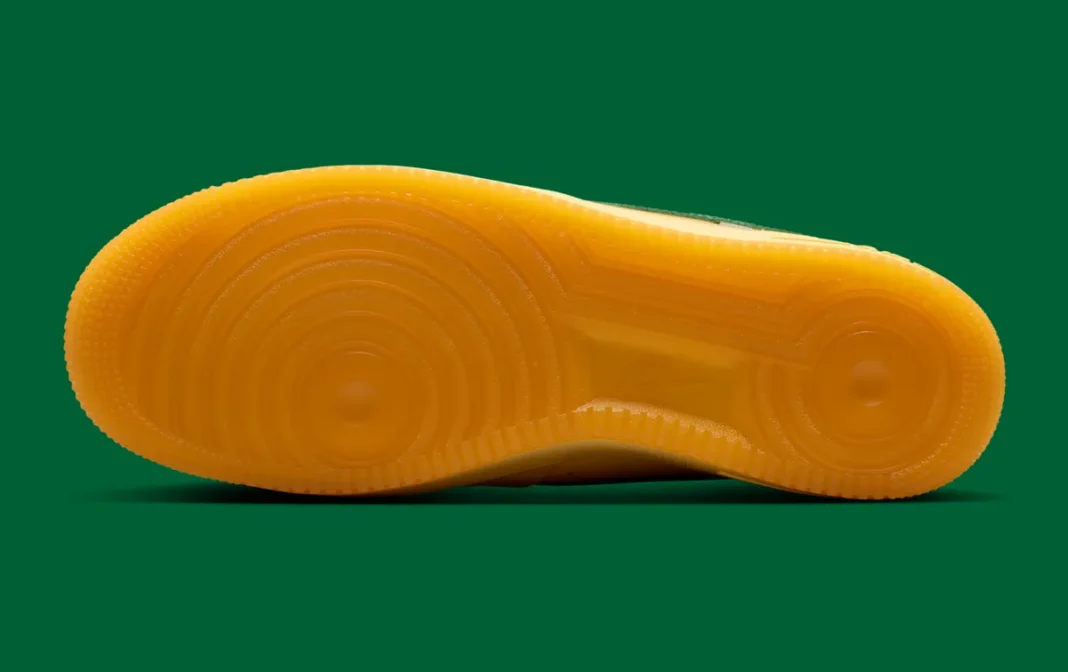 Nike Air Force 1 Low Patent Leather Topaz Gold vista lateral